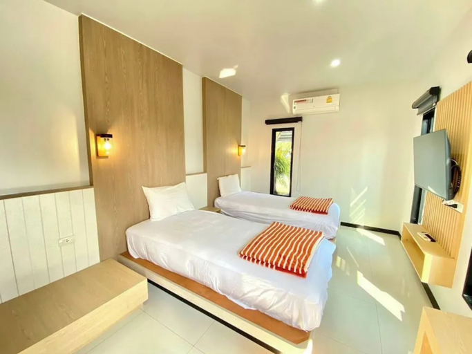 Room, Triple
