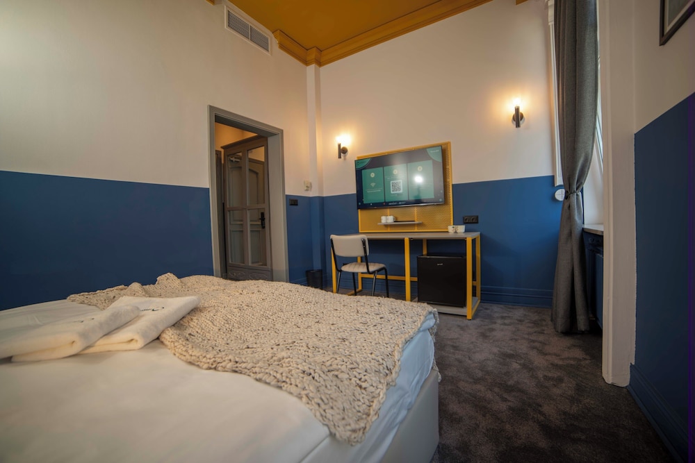 Superior, Queen Bed