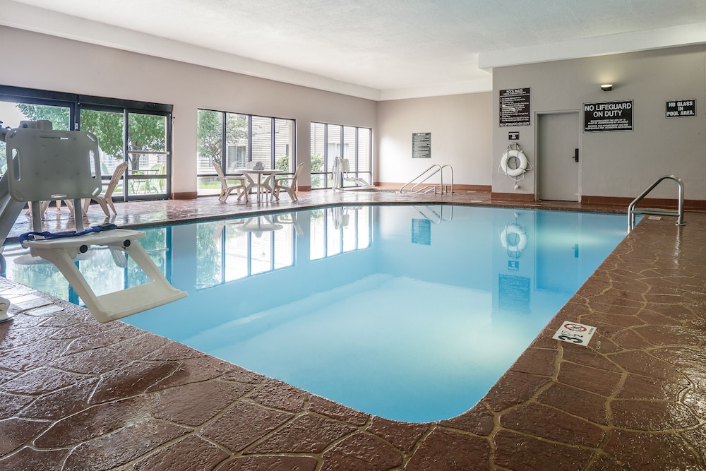 Hampton Inn Iowa City/Coralville 8/54