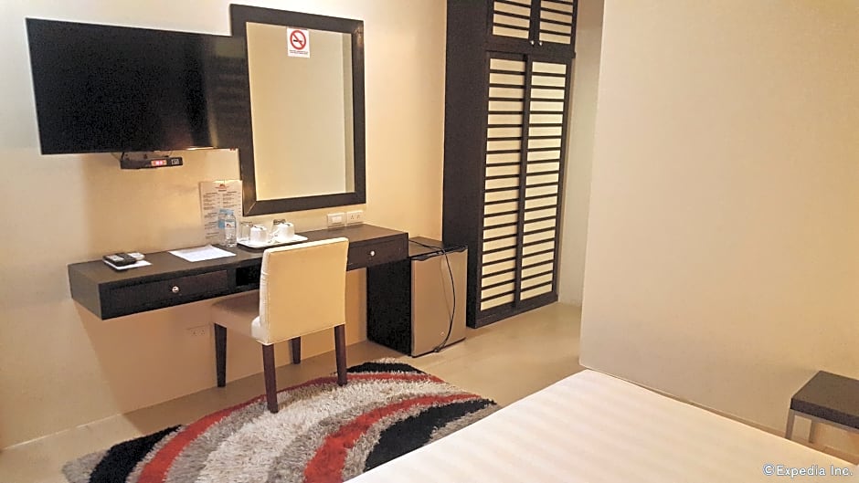 Manhattan Suites Inn 18/19