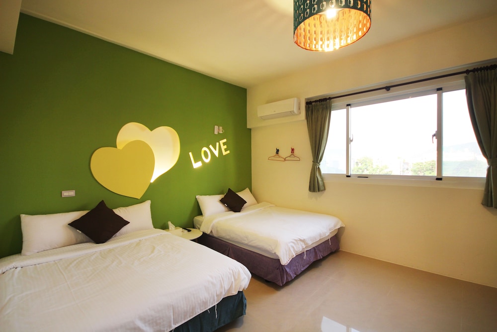 I'm Here B&amp;B 8/47