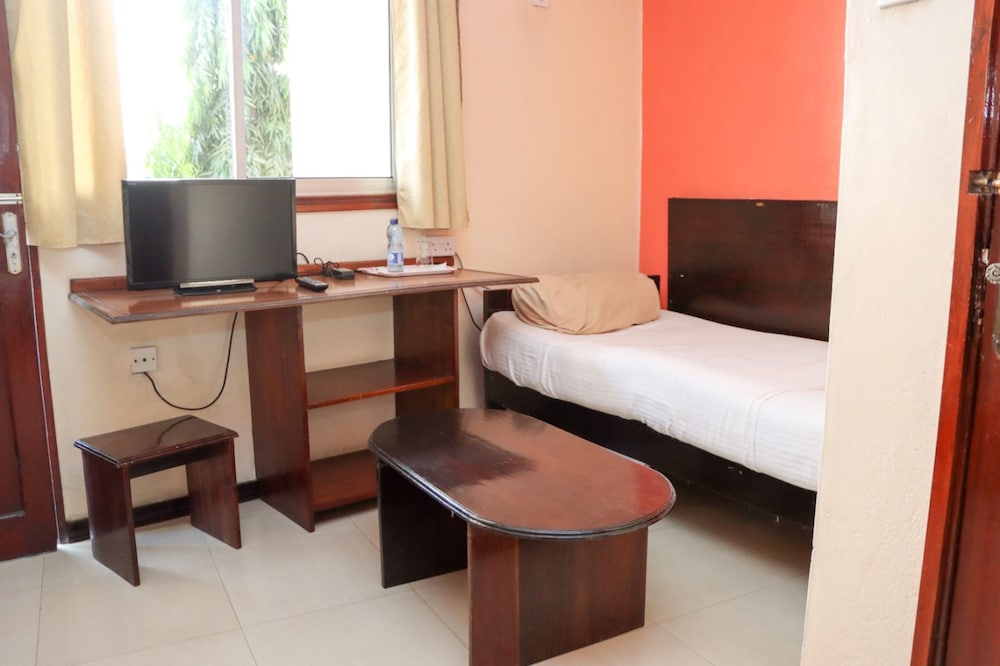 Darajani Hotel Ltd 30/50