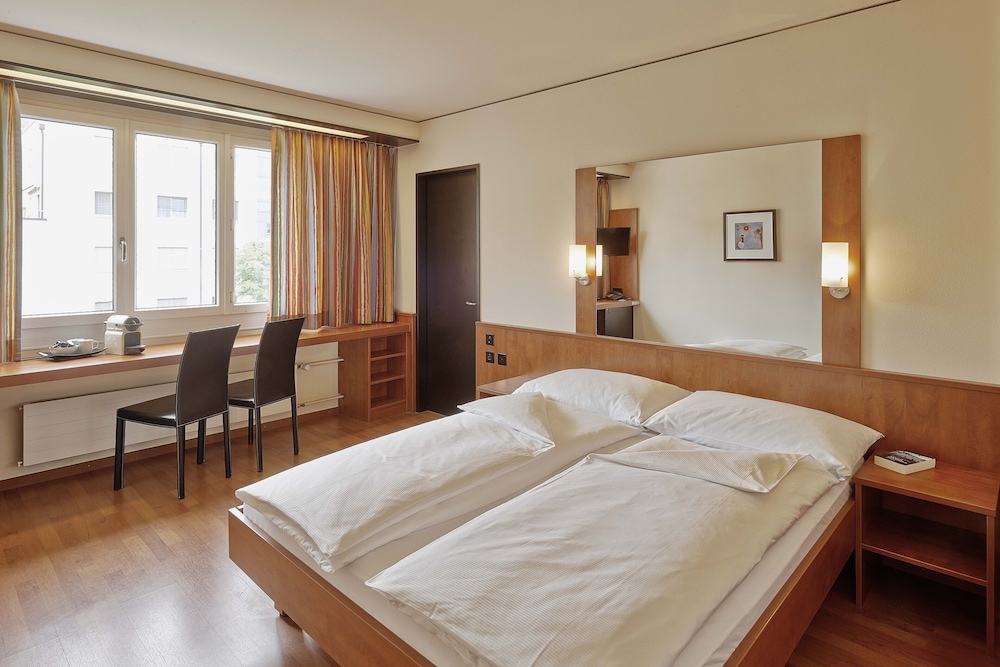 Standard, Twin Beds