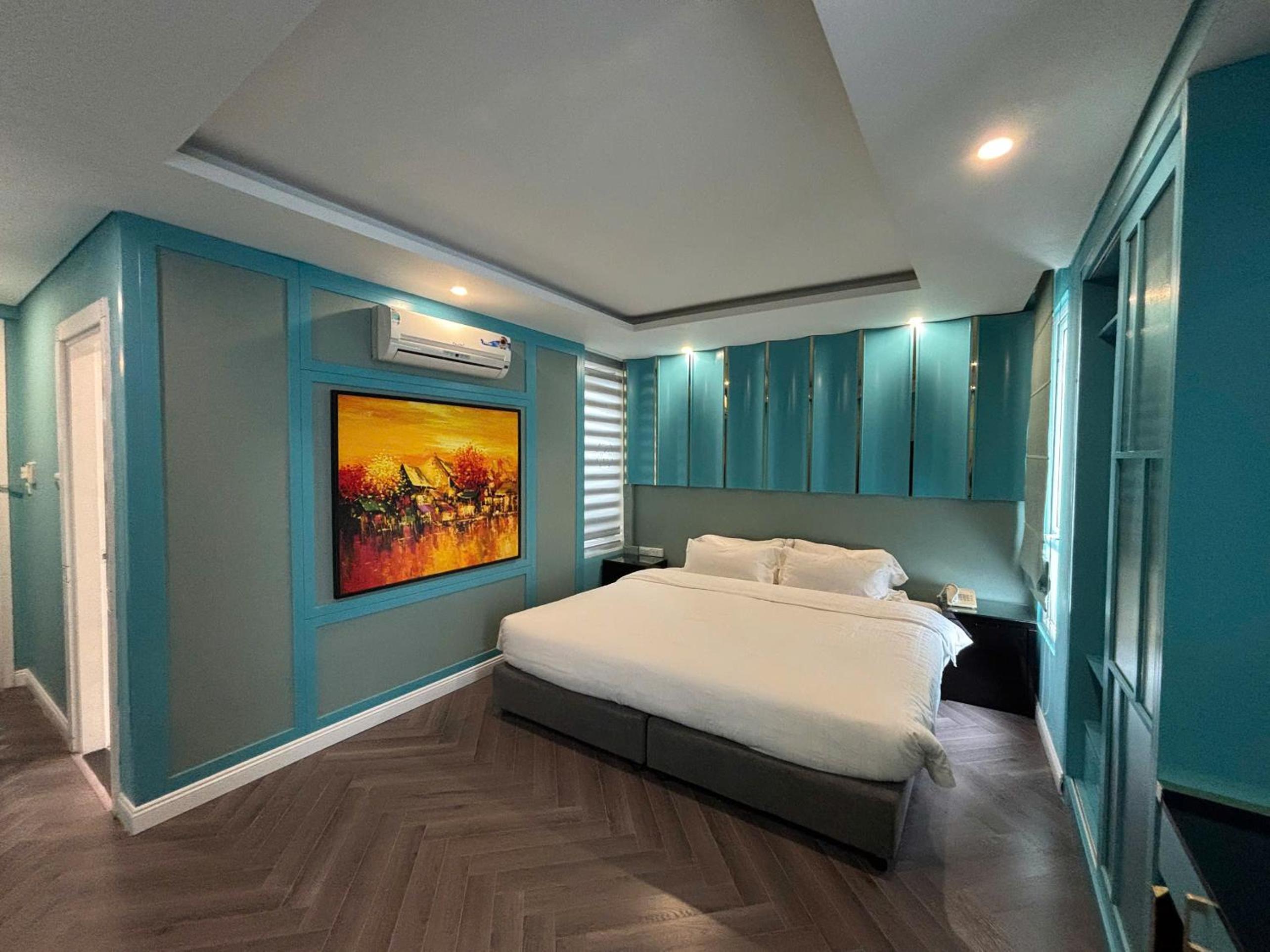 1 Bedroom, Suite, King Bed, Duomo View