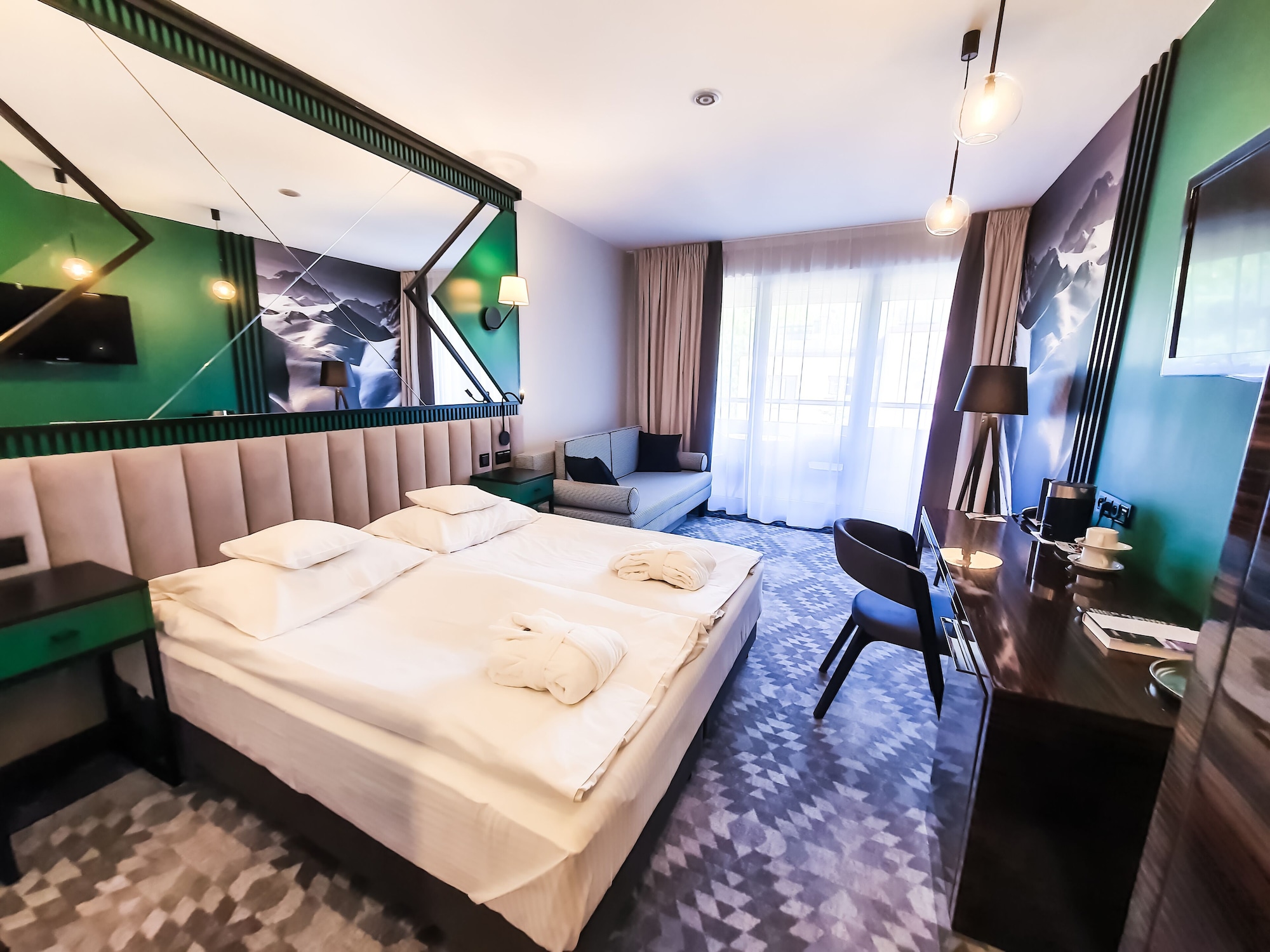 STANDARD, DOUBLE OR TWIN BED, BALCONY