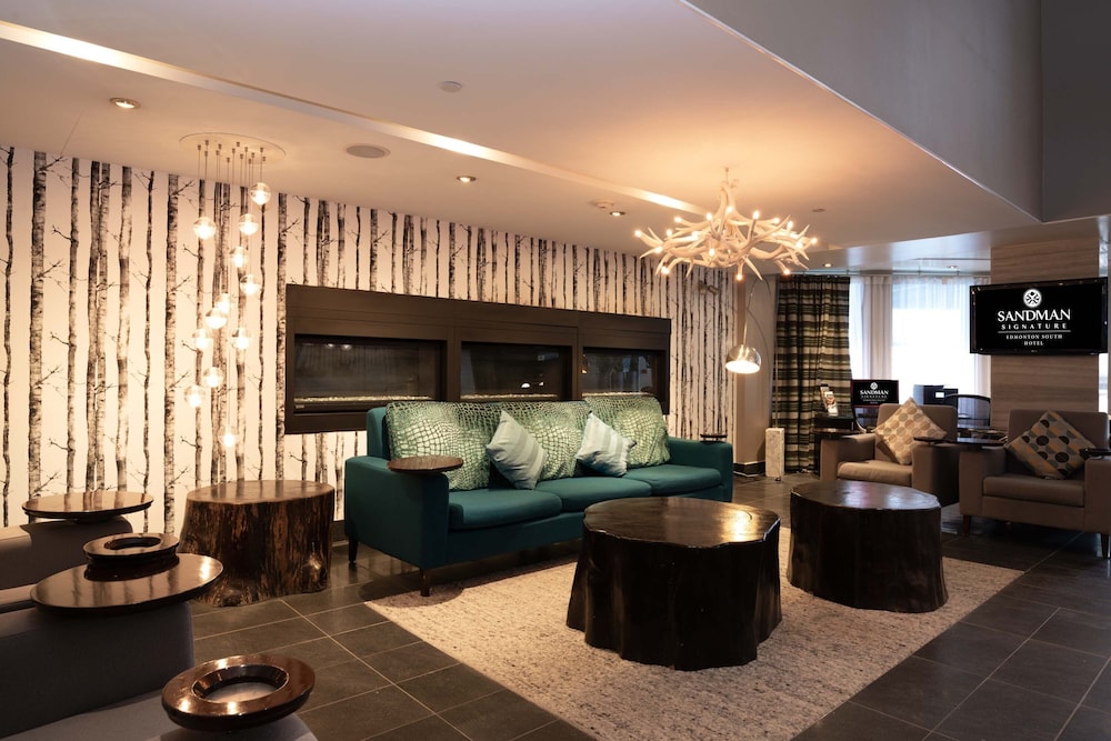 Sandman Signature Edmonton South 32/48