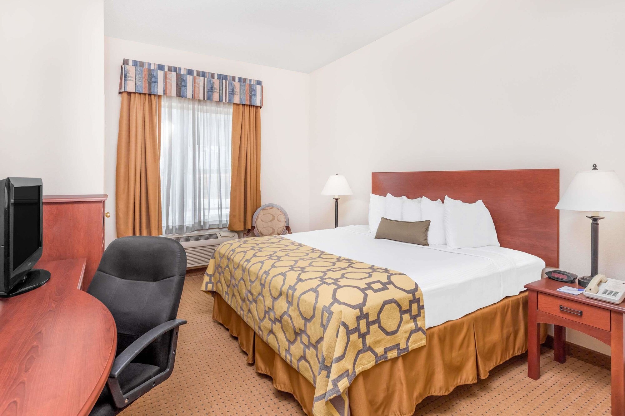 Room, King Bed, Kitchen