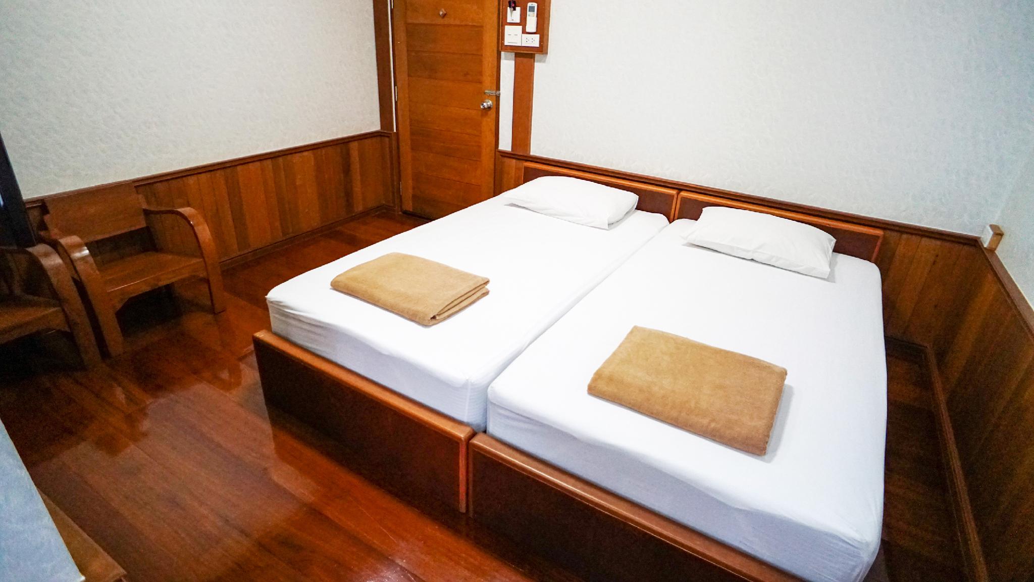 Standard, Twin Beds
