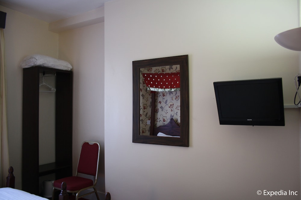 Islington Inn 42/58