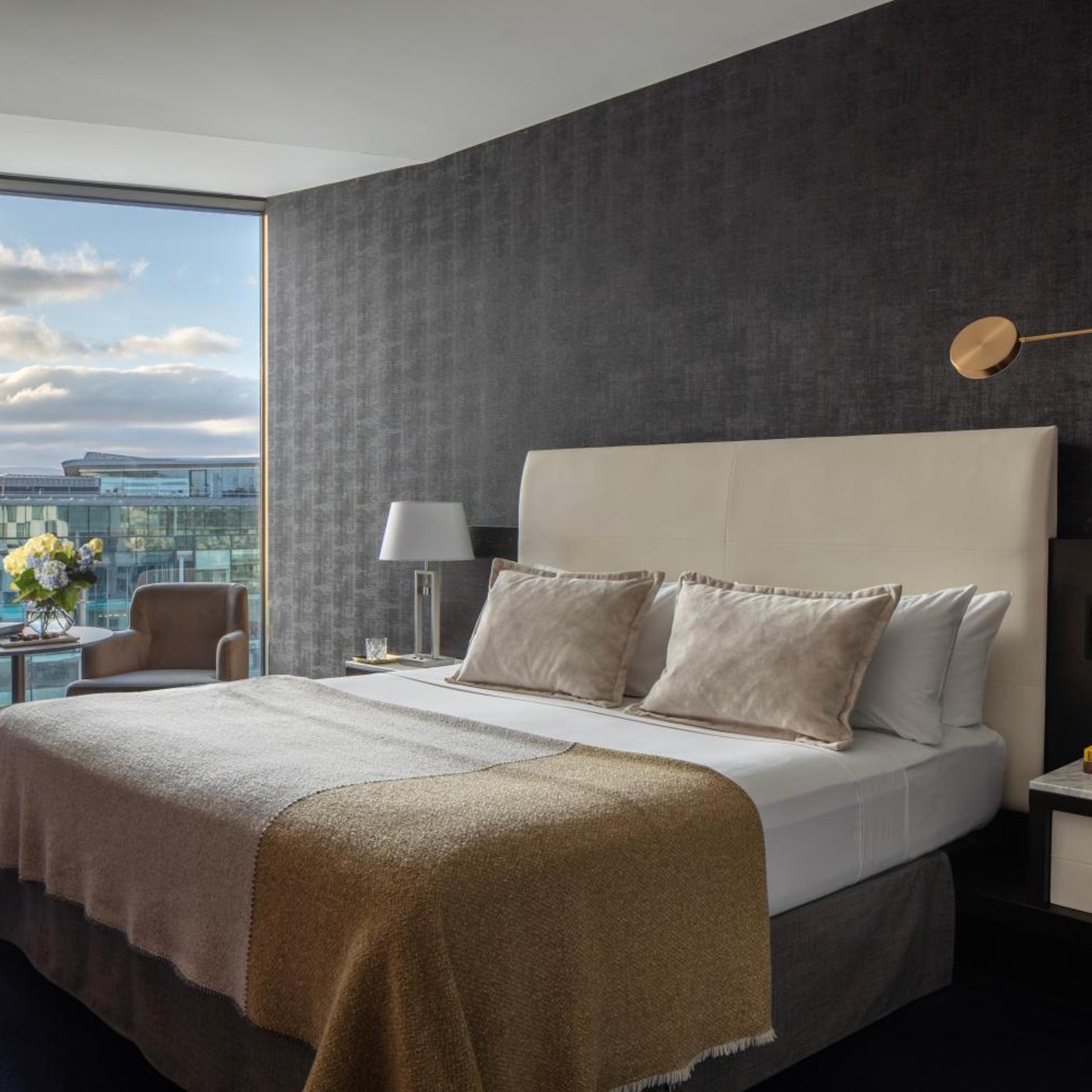 PREMIUM, WITH EXTRA BED, GRAND CANAL VIEW