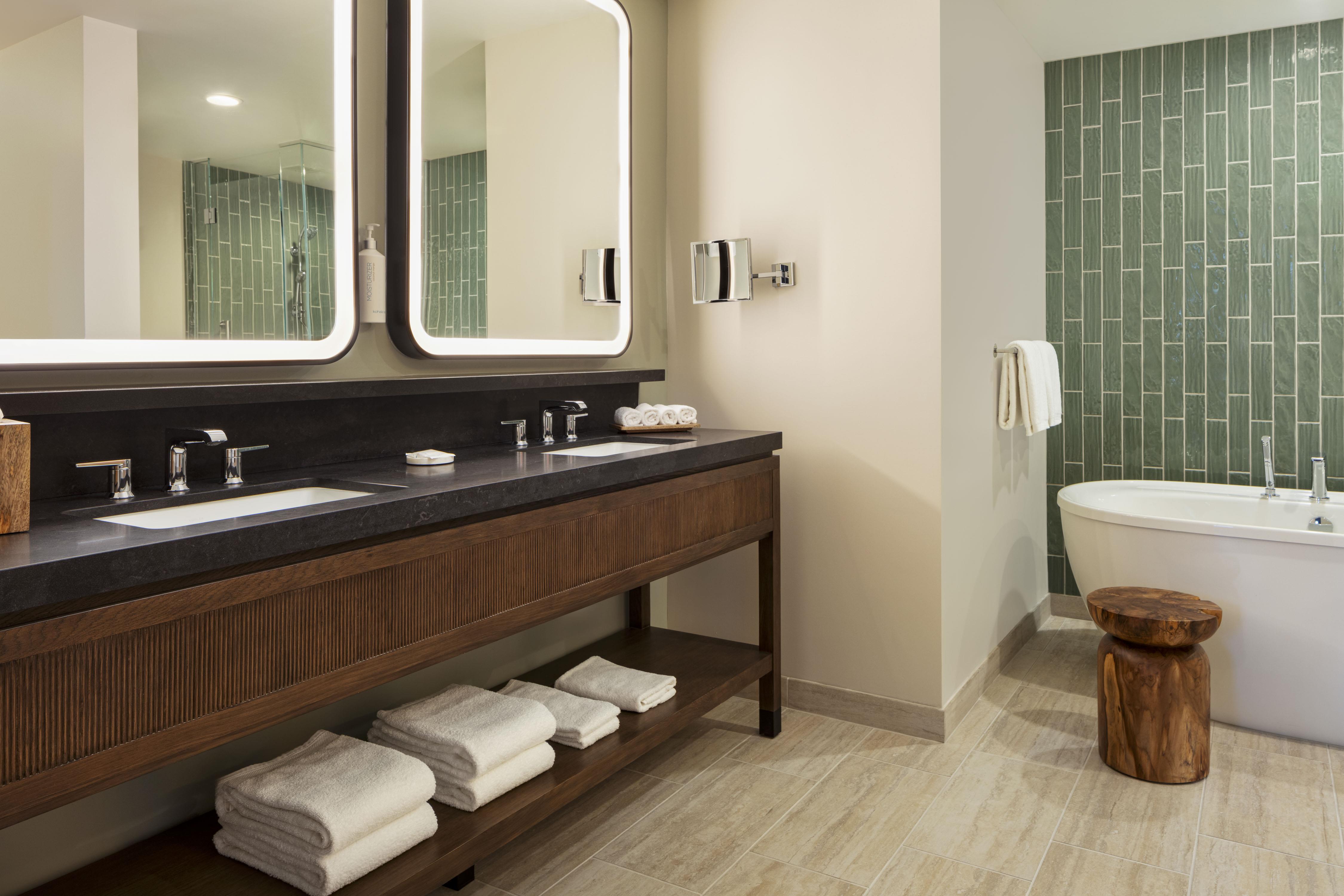 1 Bedroom, Royal, Palace, Suite, King Bed, Ocean View, Accessible