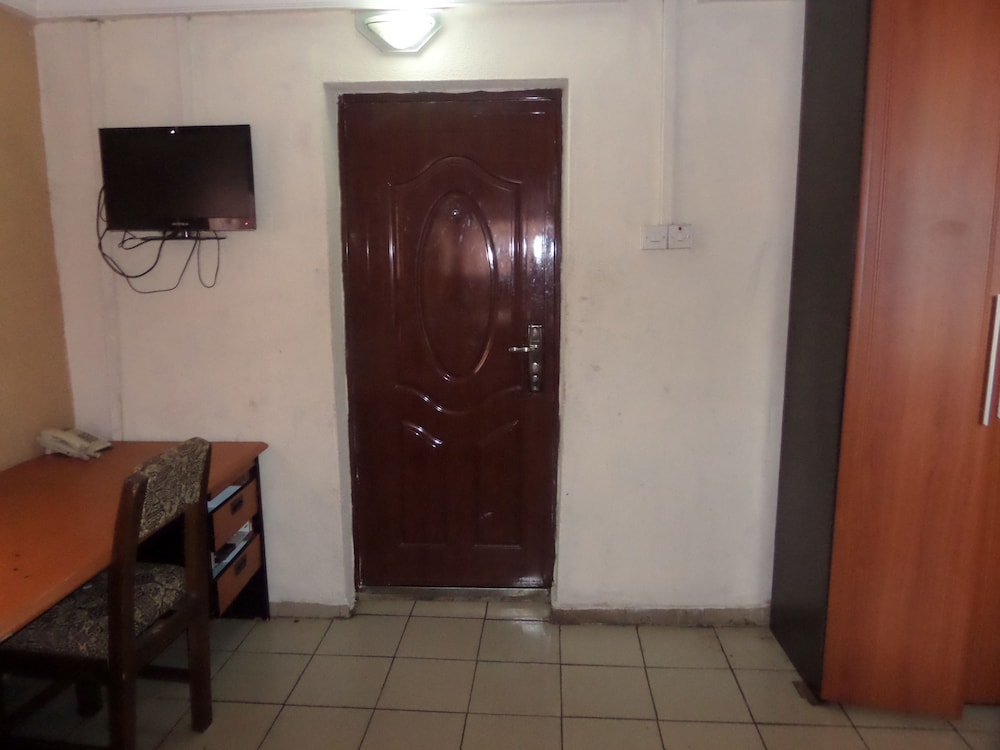 Maxton Suites Magodo 3/27