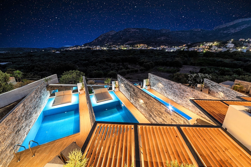 Aelia Suites 32/63