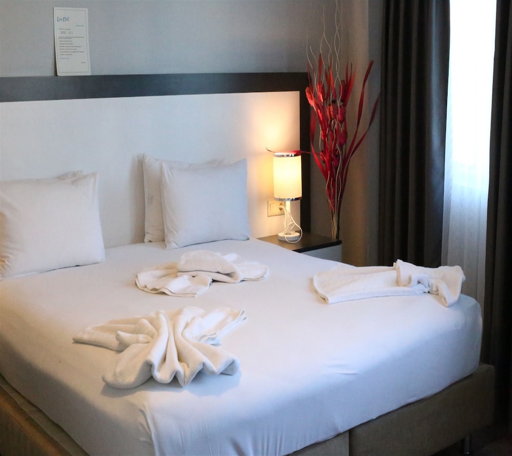 Eva Otel 13/50