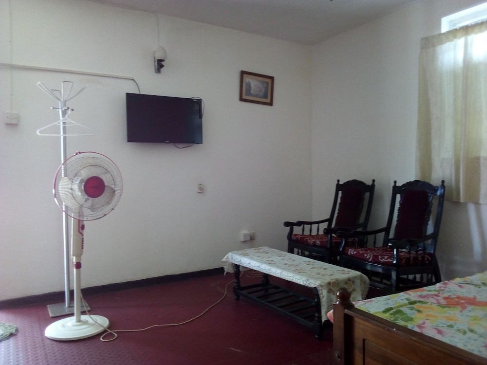 Randi Homestay 14/23