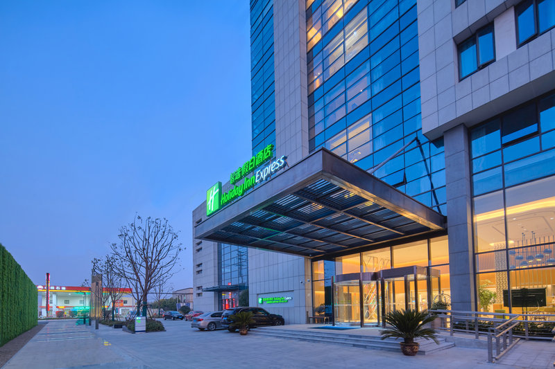 HOLIDAY INN EXPRESS NANTONG TEXTILE CITY 52/54