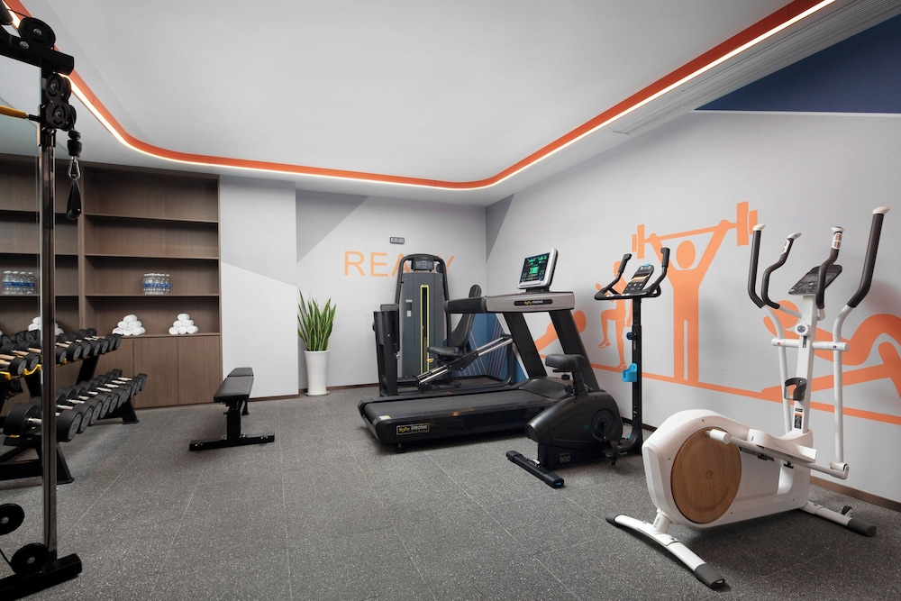 Holiday Inn Express Shanghai Gumei 35/56