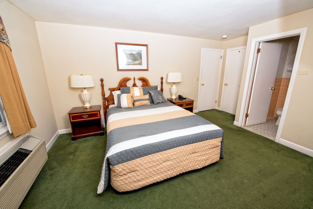 Colonial Inn Seekonk 8/58