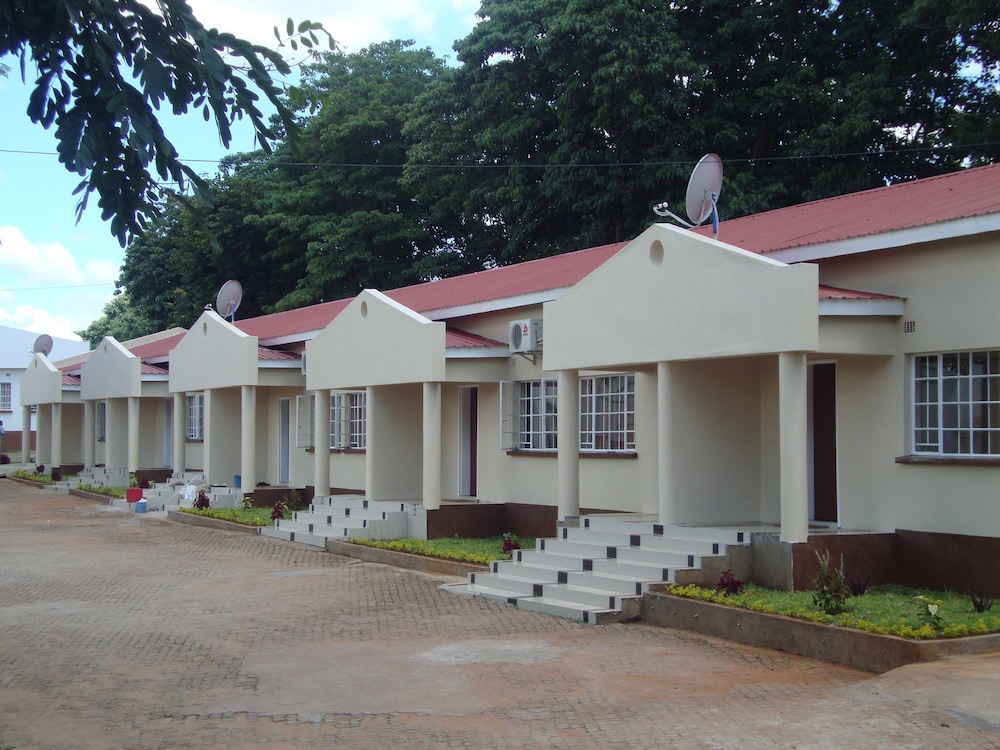Riverside Hotel and Conference Centre 4/50