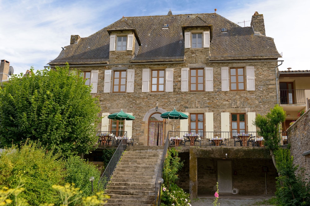 HOSTELLERIE DES LAURIERS 2/30