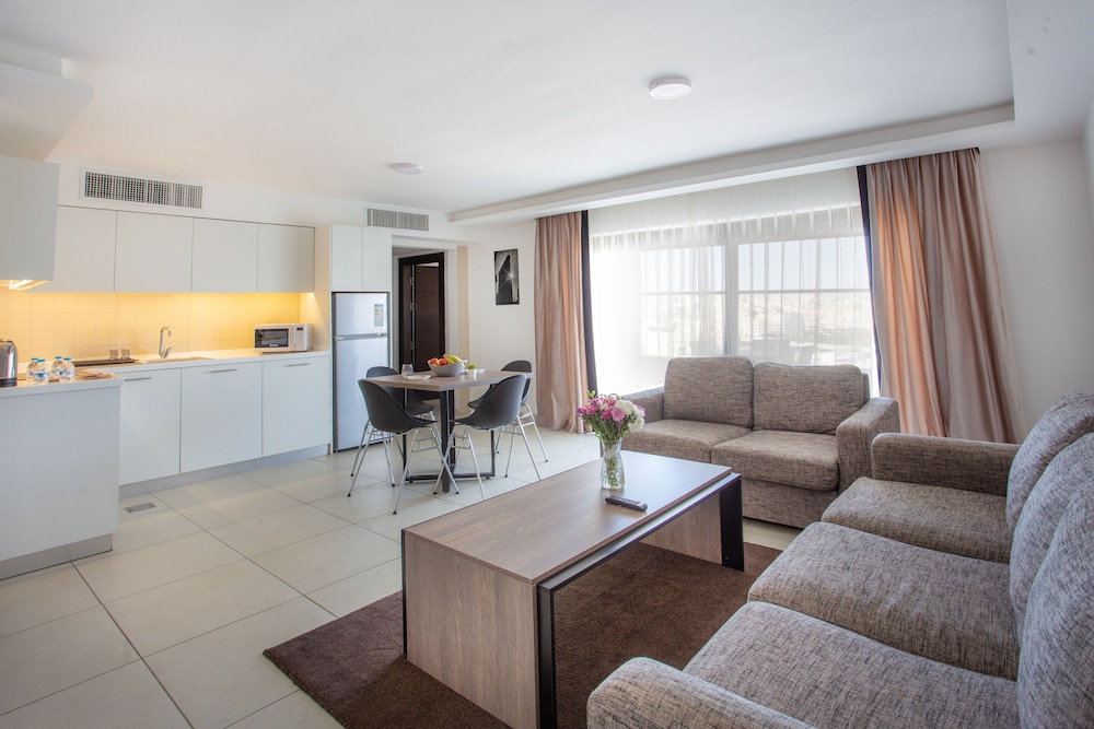 Triple A Hotel Apartment 11/18