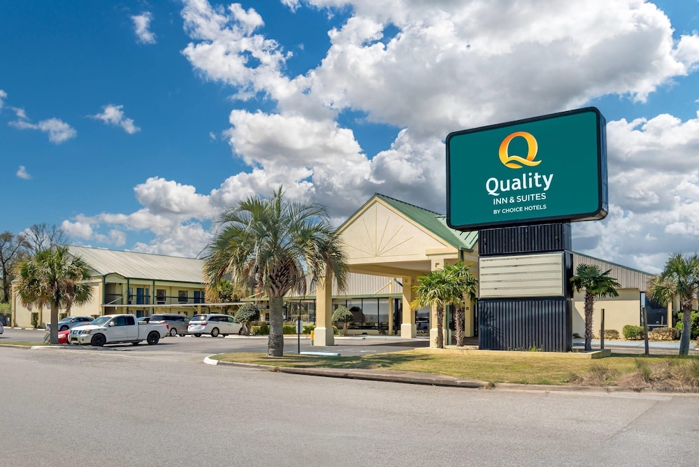Quality Inn & Suites near Lake Eufaula 32/41