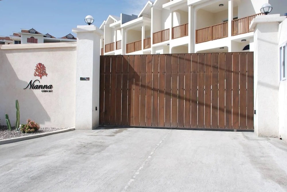 Nianna Coral Bay Splendid Townhouse 32/50