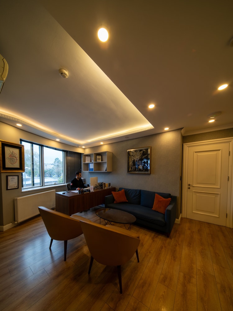 All Seasons Suites 14/22