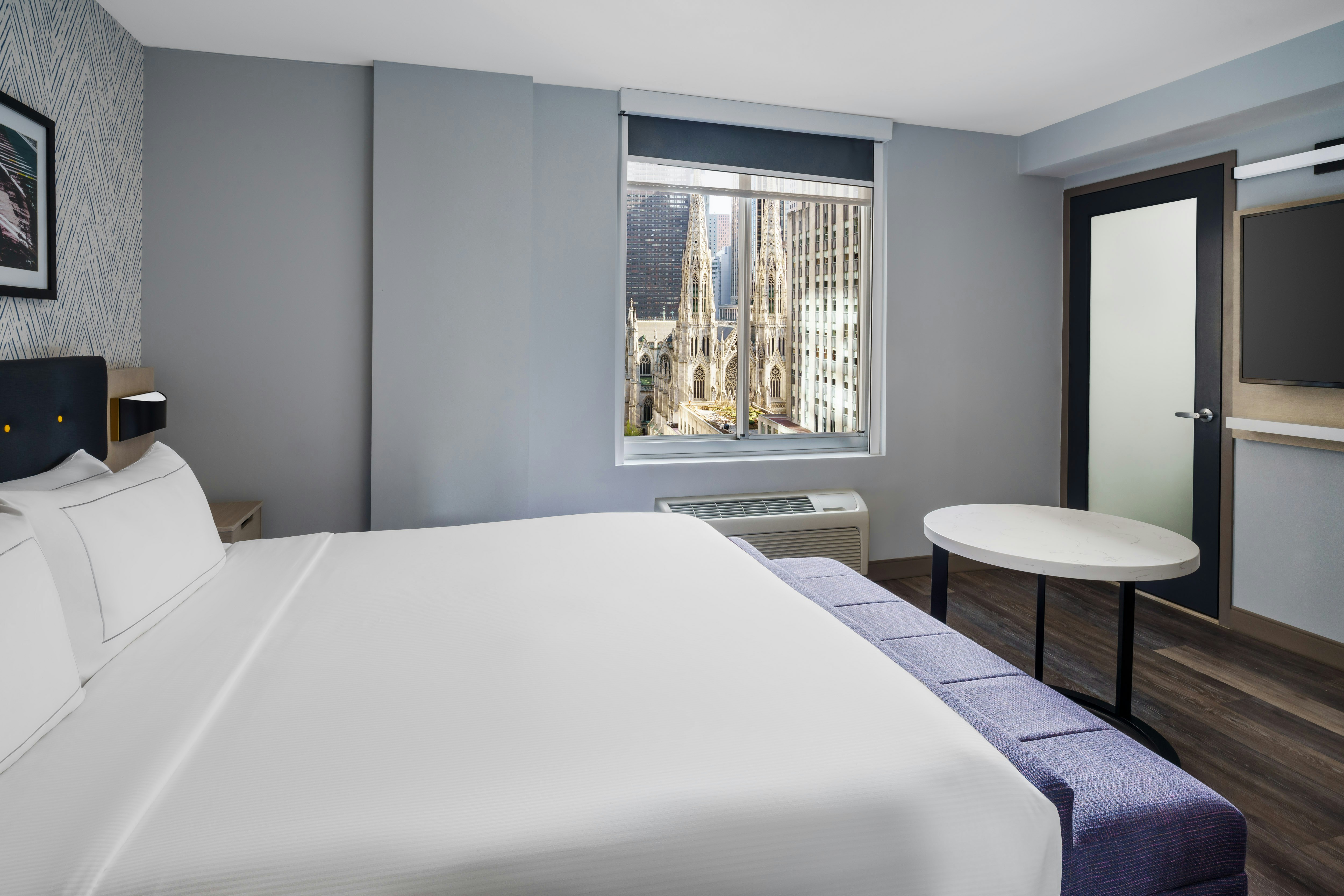 Room, King Bed, Partial Landmark View