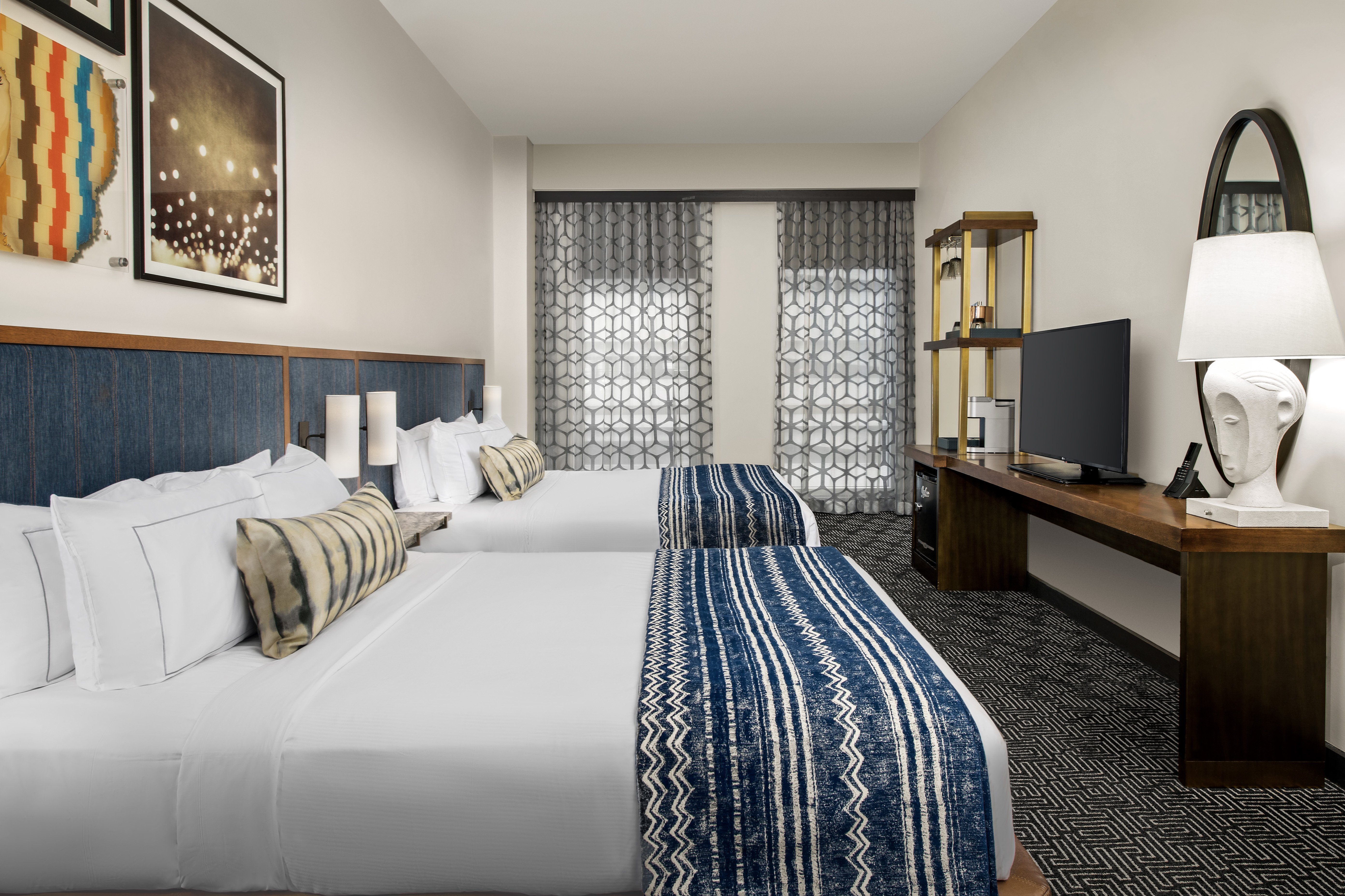 Big, 2 Queen Beds, Accessible