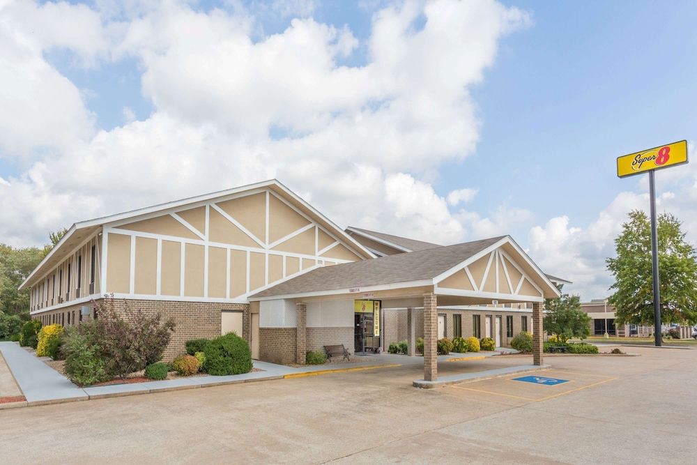 Super 8 By Wyndham Bentonville 51/59