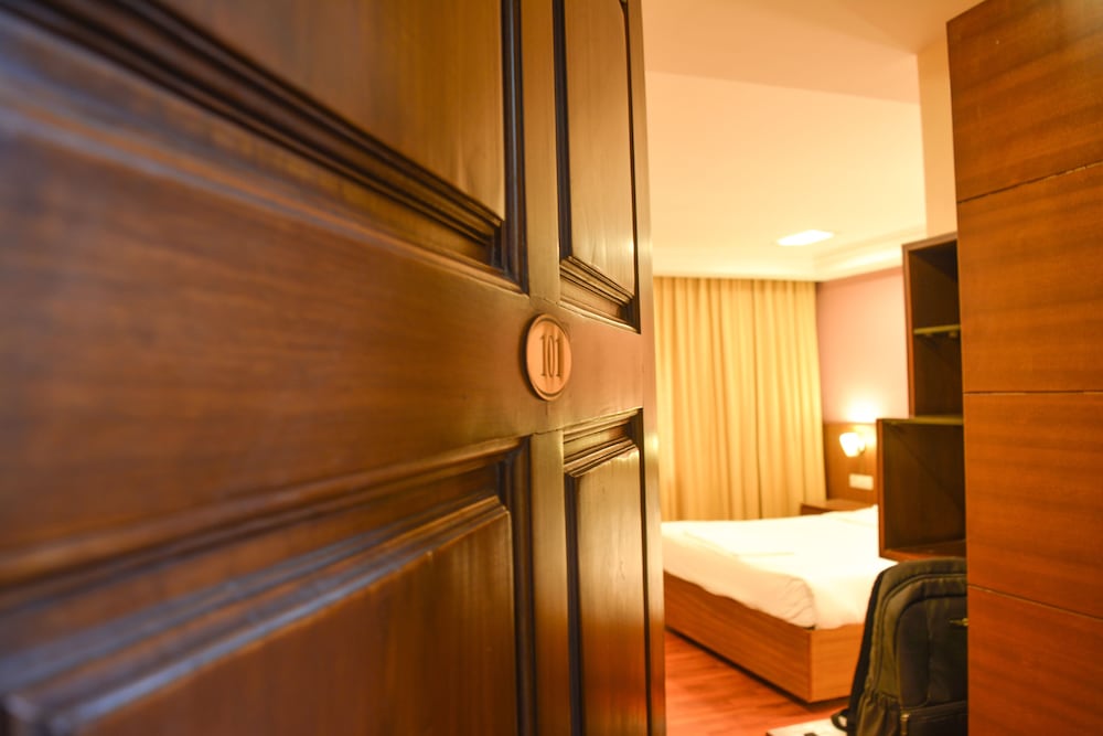 Serene Boutique Hotel photo4
