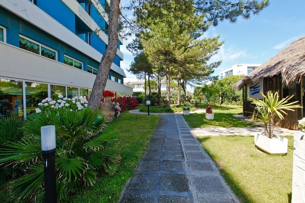 Grand Hotel Azzurra Club 26/30