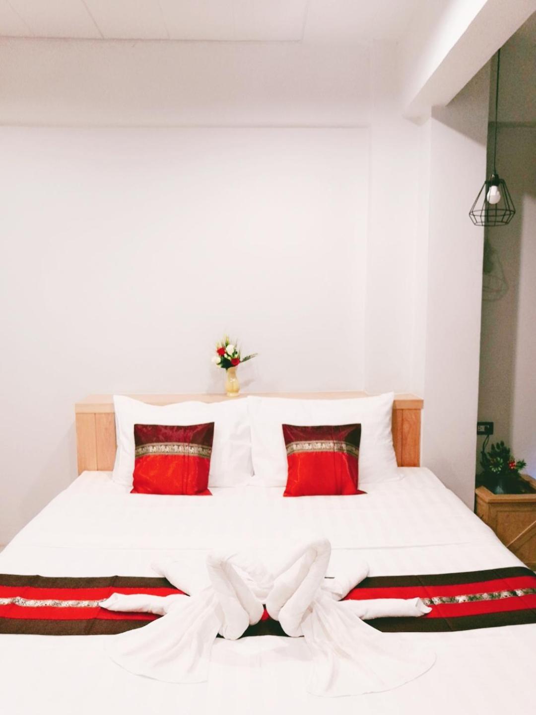 Little Lanna Premier Guesthouse 8/66