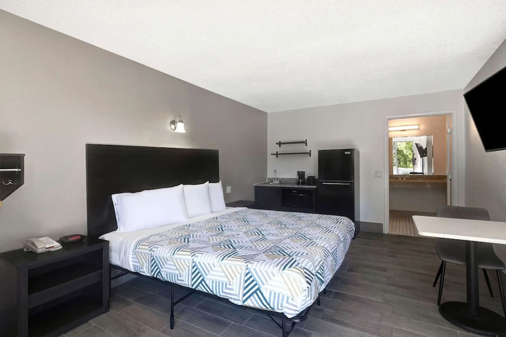 Motel 6 Branson West Silver Dollar City 24/58