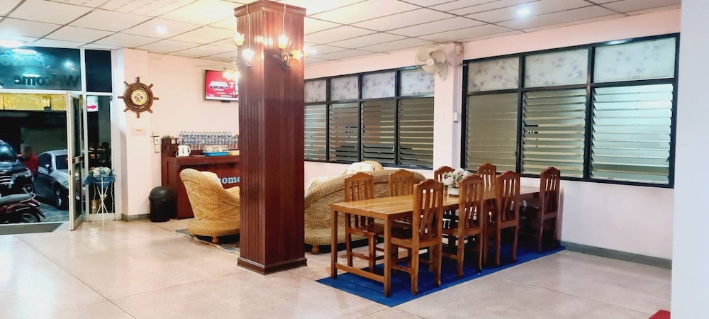 Royal Land Mae Klong Hotel 9/42