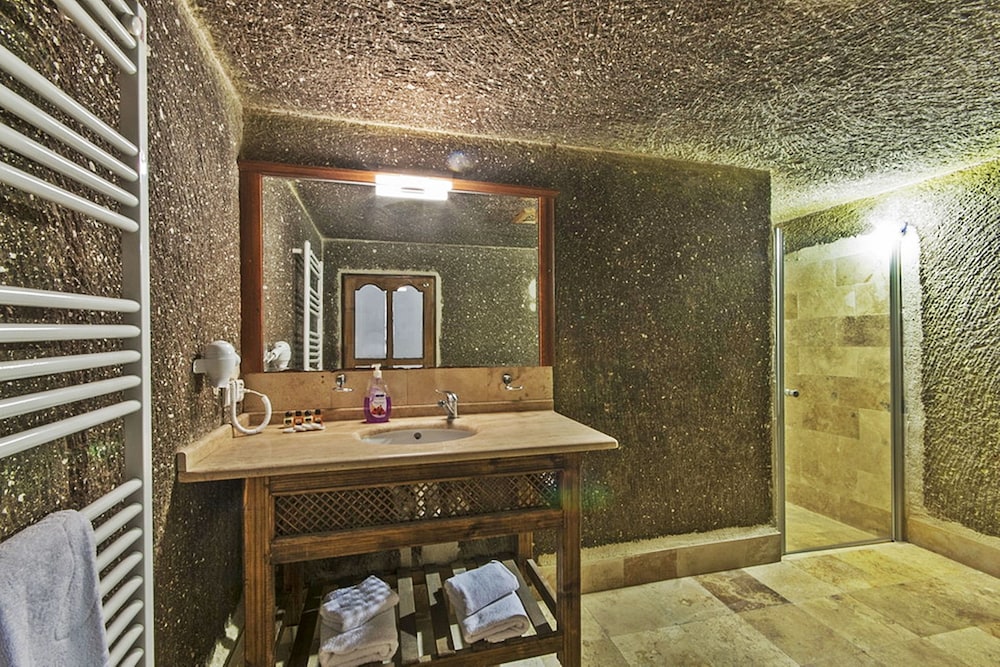 Antique Terrace Suites 46/50