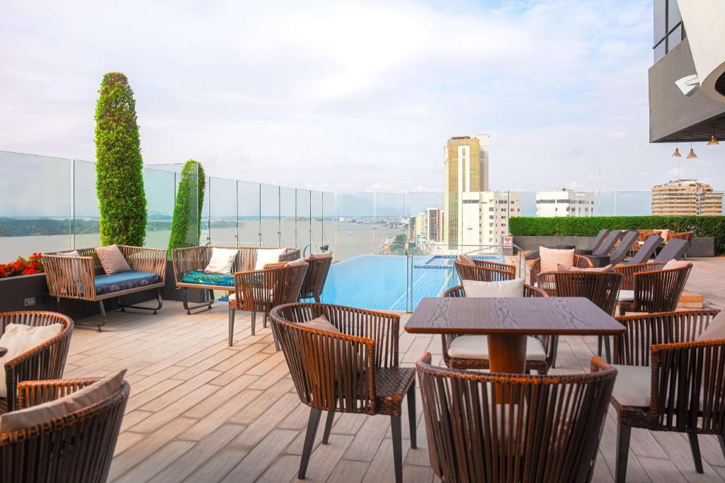 2 Bedrooms, 3 Rooms, Suite