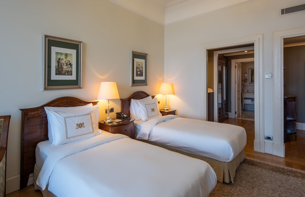 DELUXE, TWIN BEDS, PERA SIDE
