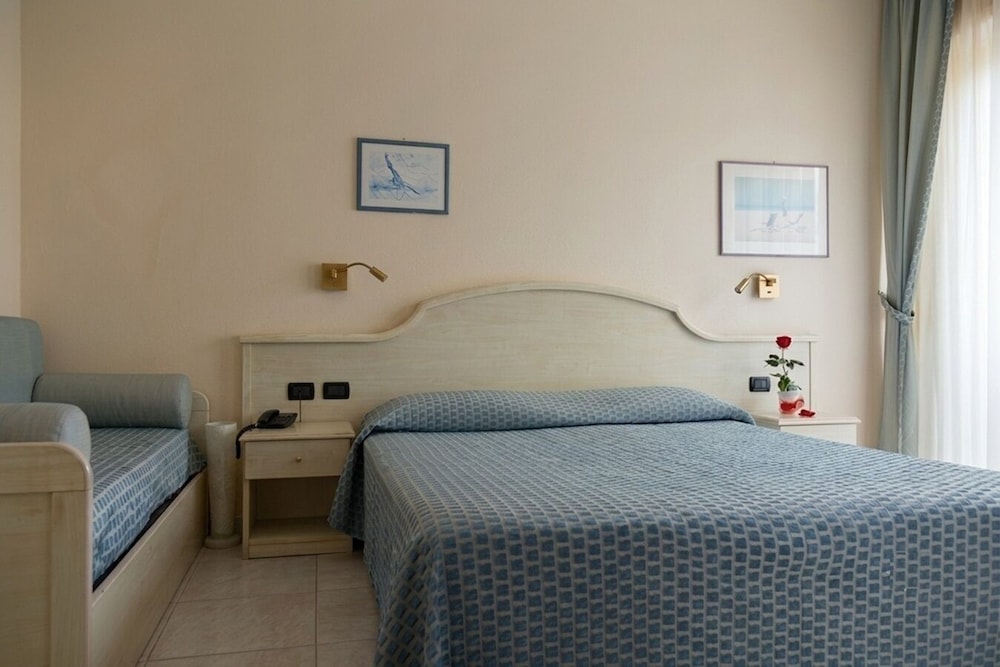 Hotel Rosa 13/82