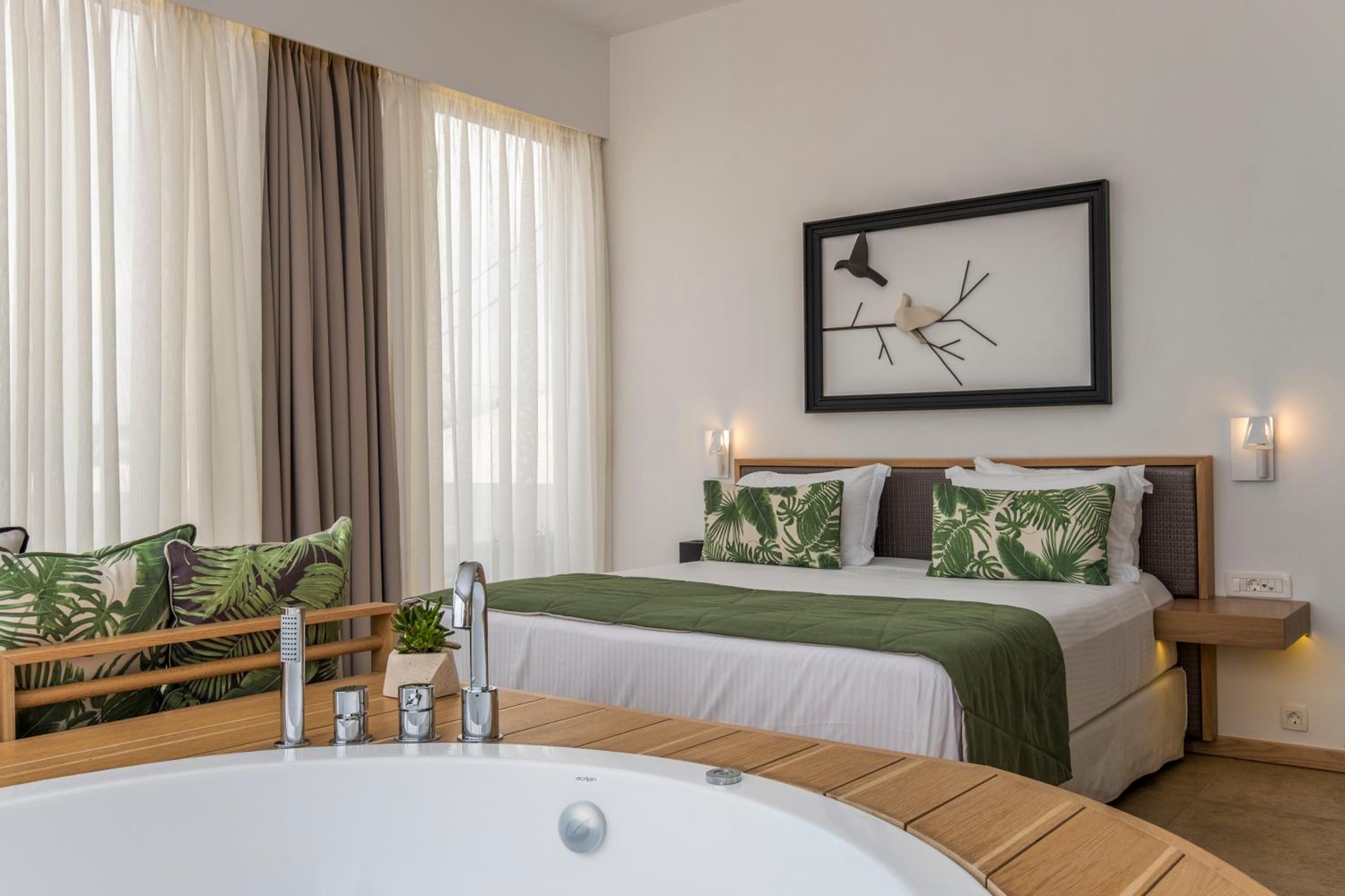 Kalamaki Luxury Suites 10/51