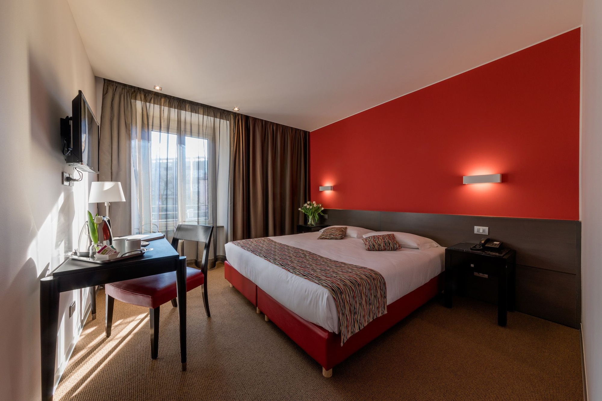 ROOM, DOUBLE OR TWIN BED