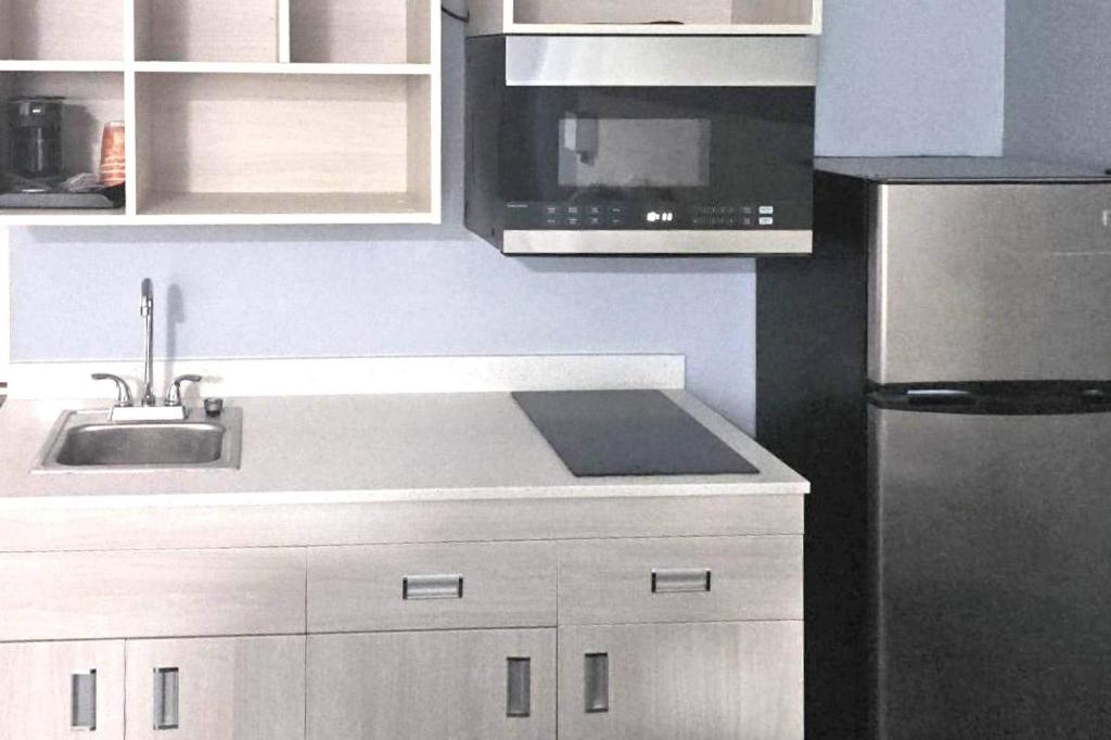 Efficiency, Queen Bed, Accessible