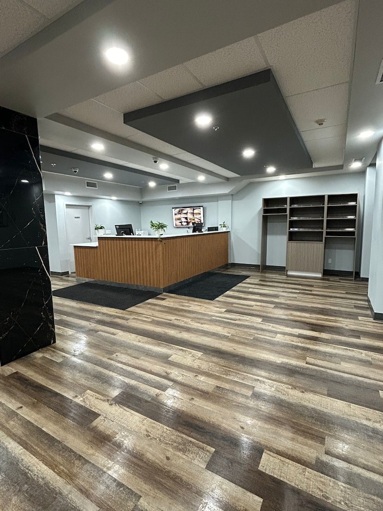 Ramada by Wyndham West Edmonton Hotel & Suites 7/45