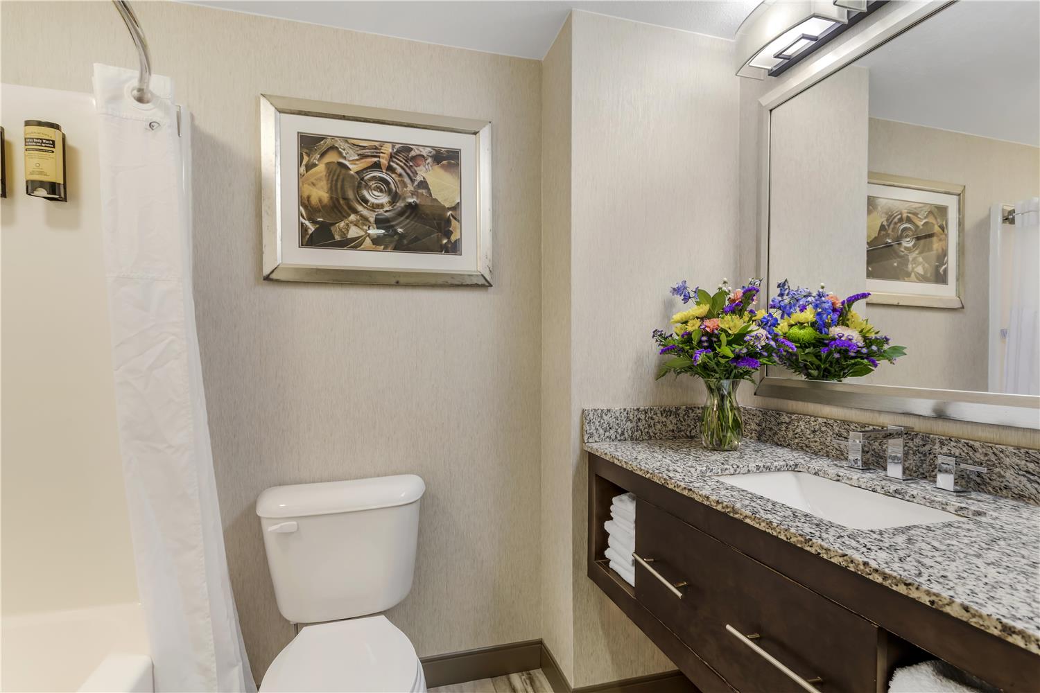 Suite, 2 Queen Beds, River View, Balcony or Patio، Best Western Plus River Escape Inn & Suites 4/4