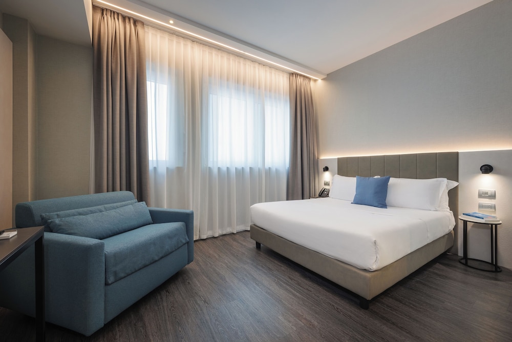 SUPERIOR, DOUBLE OR TWIN BED