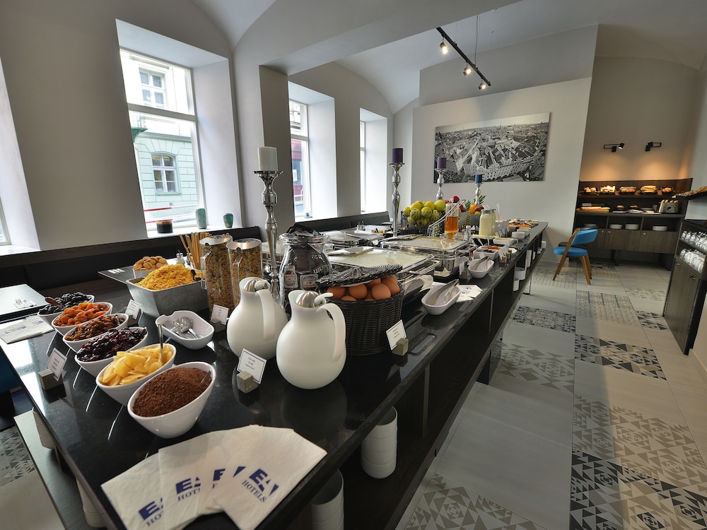 Ea Hotel New Town 34/47