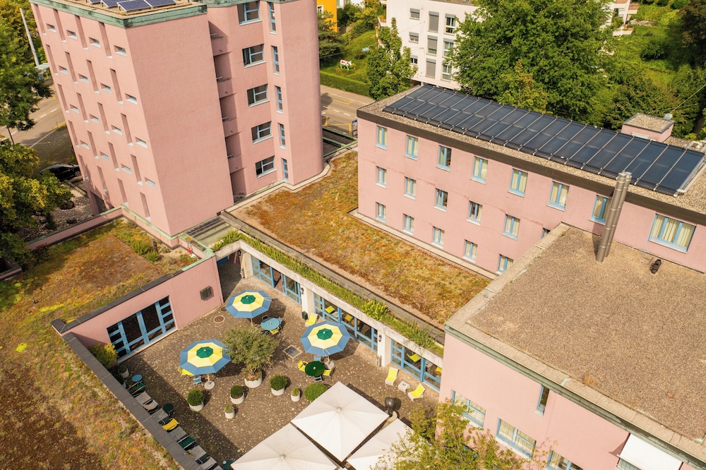 Zurich Youth Hostel 5/61