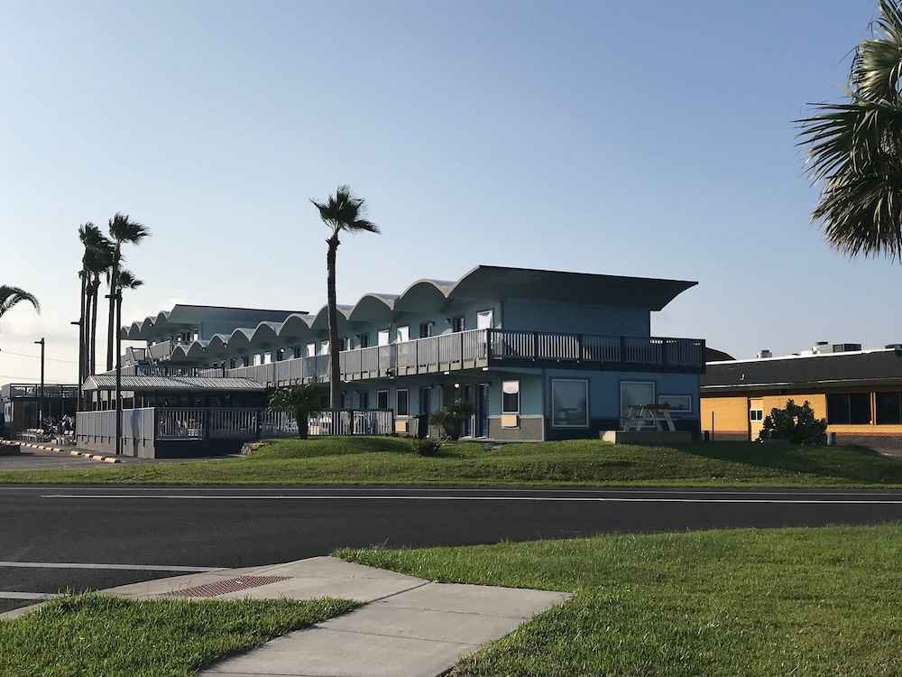 Blue Wave Inn 4/50
