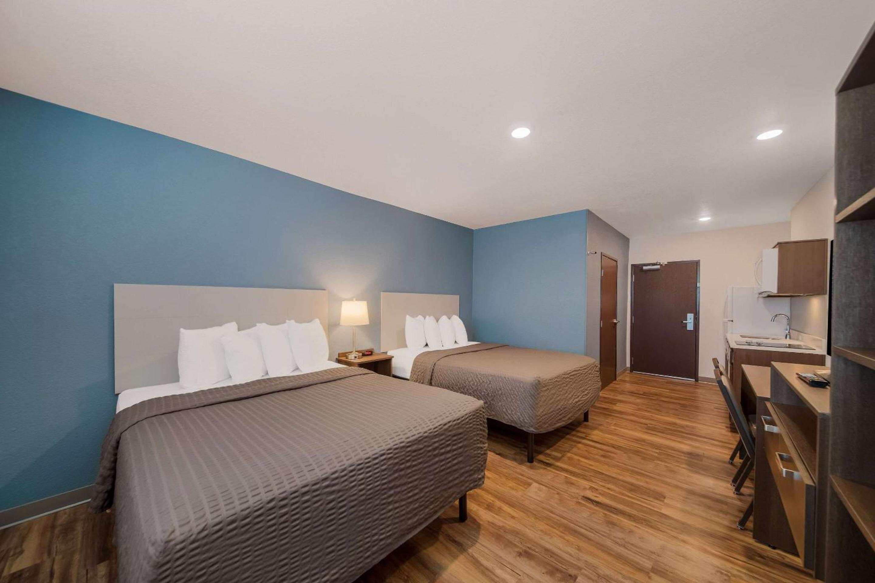 Room, 2 Queen Beds, Bathtub, Accessible